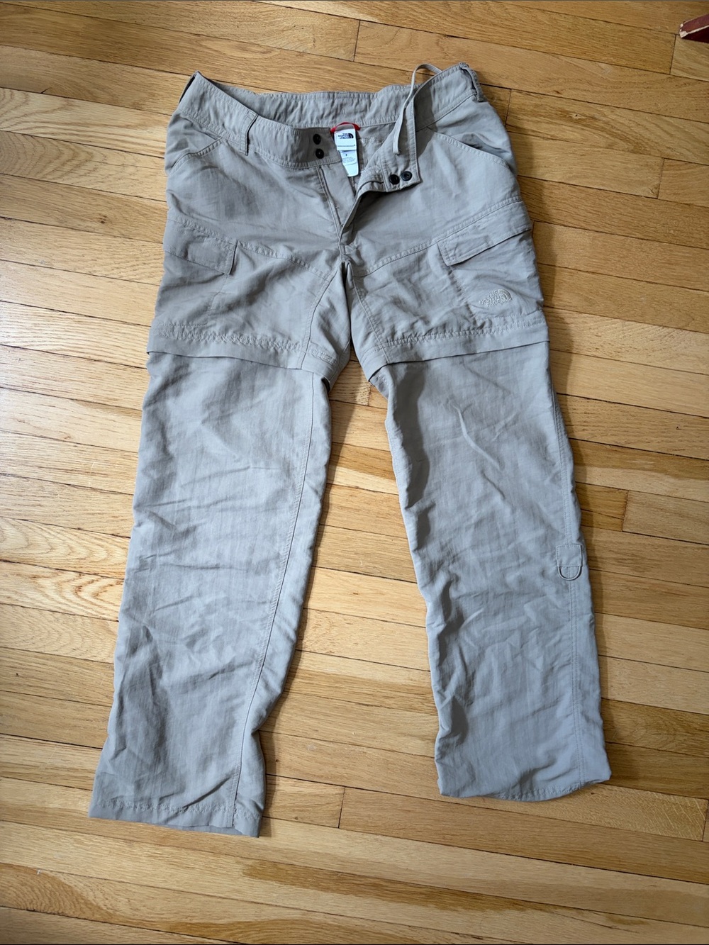 Women’s size 8 Convertible North Face Cargo Pants - Light Khaki many pockets!